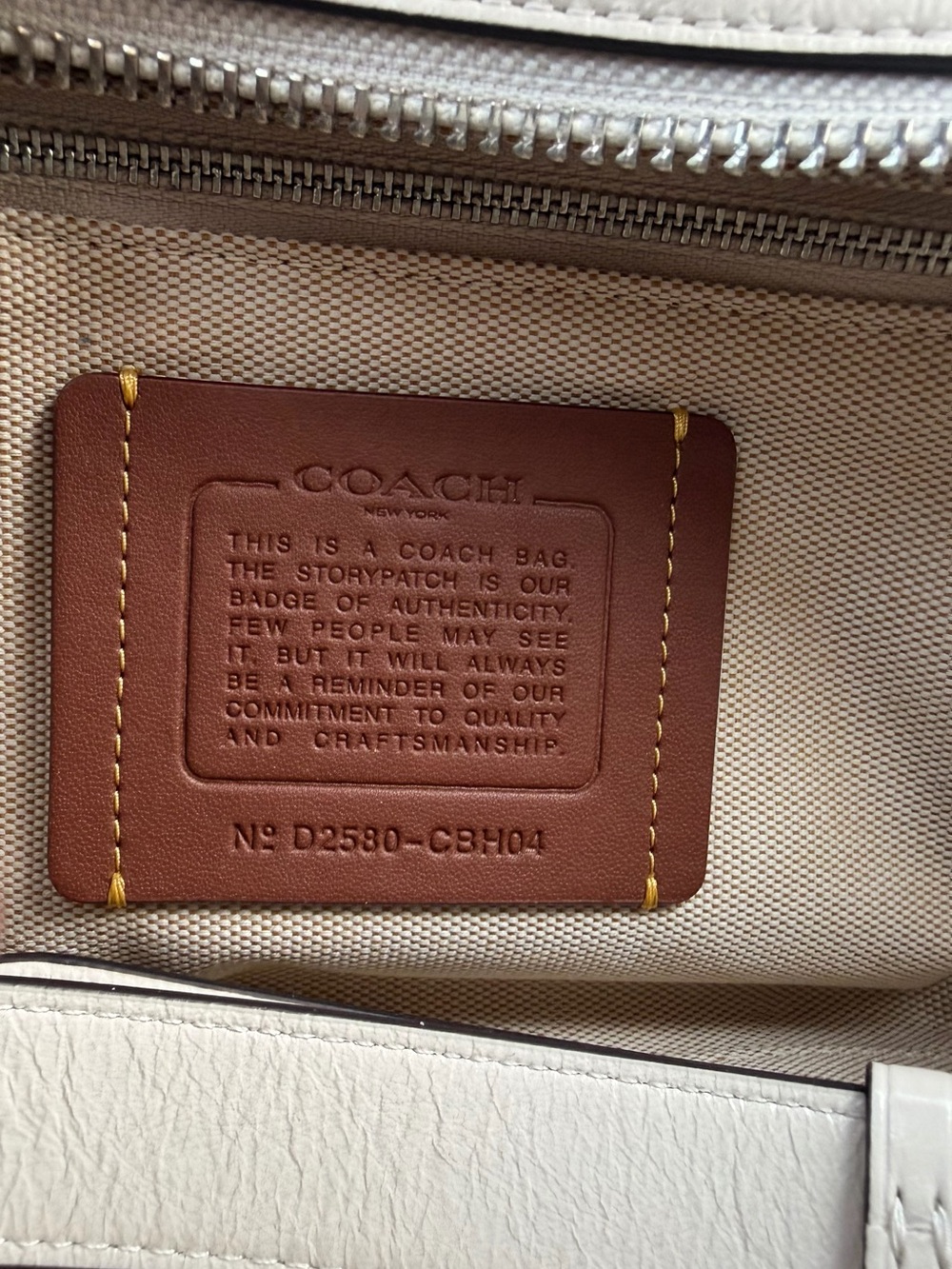COACH Rogue Cube 20 glazed chalk. - Picture 8 of 10